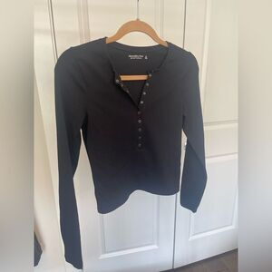Black Fitted Long Sleeve Stretch Henley- Abercrombie and Fitch - Medium